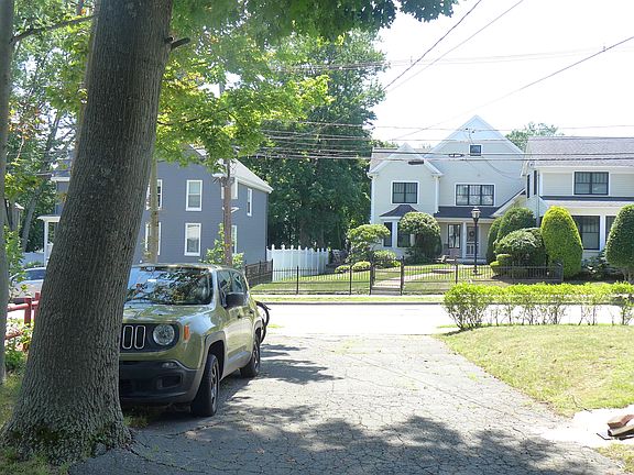 5th image of 255 Derby St #1