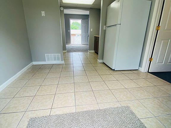 3rd image of 1572 Elizabeth St APT A