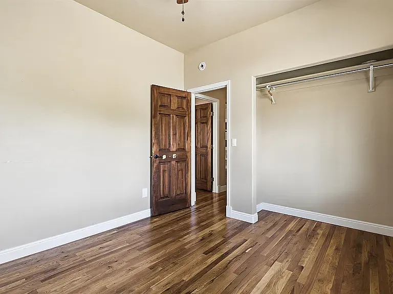 270 NW 5th St — Photo 16