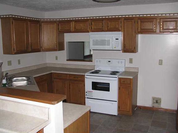 2nd image of 3142 Summerfield Dr