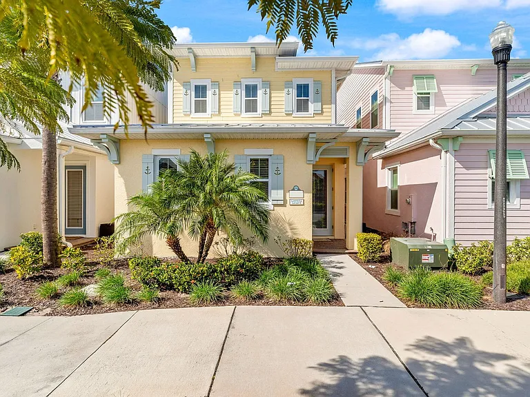 8121 Surf St — Photo 2