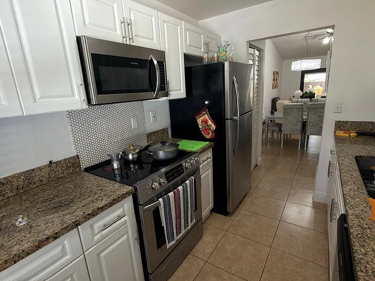 5302 SW 138th Pl — Photo 11
