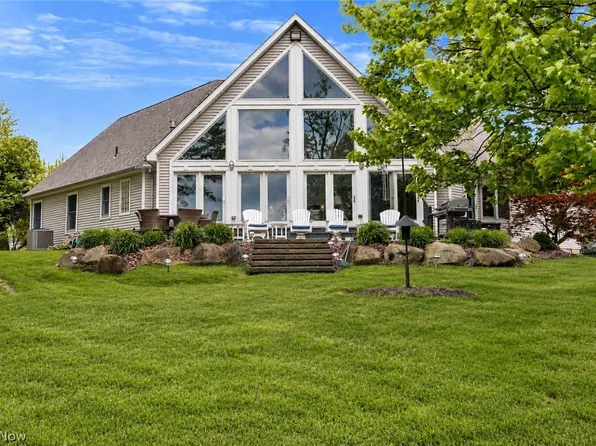 2252 Heston Dr, Lake Milton, OH 44429