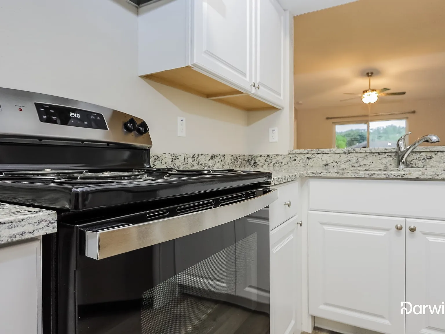 4 bed, 2.0 bath, 1507 sqft, $2,165 — Photo 3