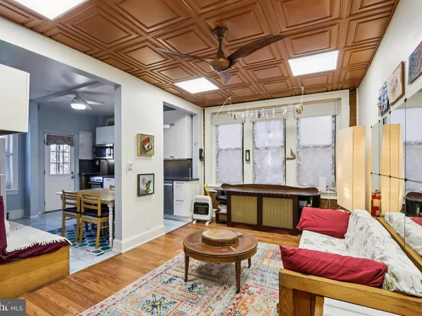 1003 S 46th St #4, Philadelphia, PA 19143