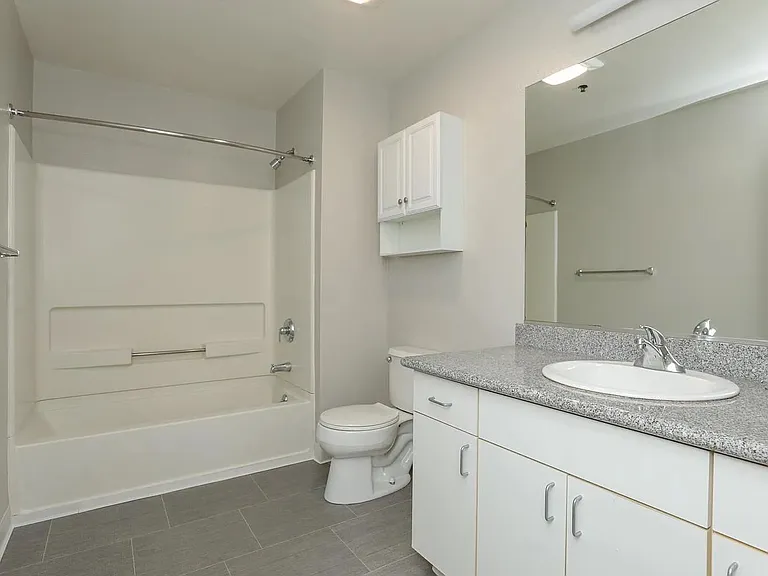 Laurel Theatre Apartments — Photo 9