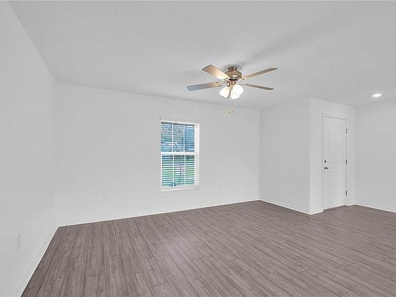 5th image of 410 Tulip Boulevard