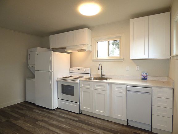 2nd image of 2083-2085 University St SE #2083