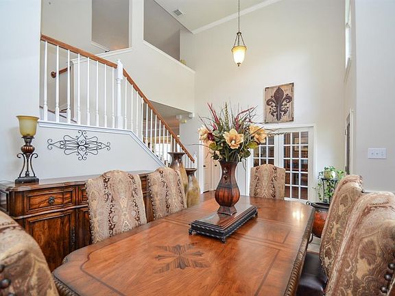 3rd image of 3911 Bellinger Way