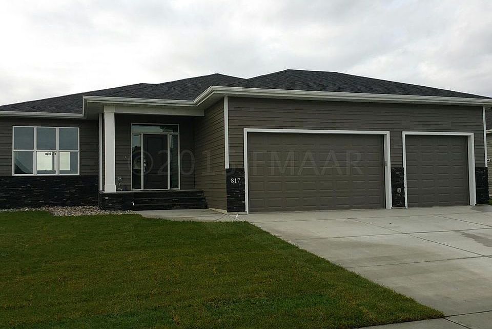 1st image of 817 48th Ave W