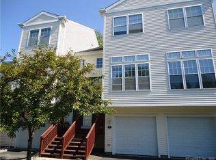 291 Silverbrook Rd APT 4, Orange, CT 06477