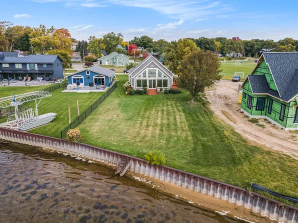 1017 Moorings Ct, Muskegon, MI 49445