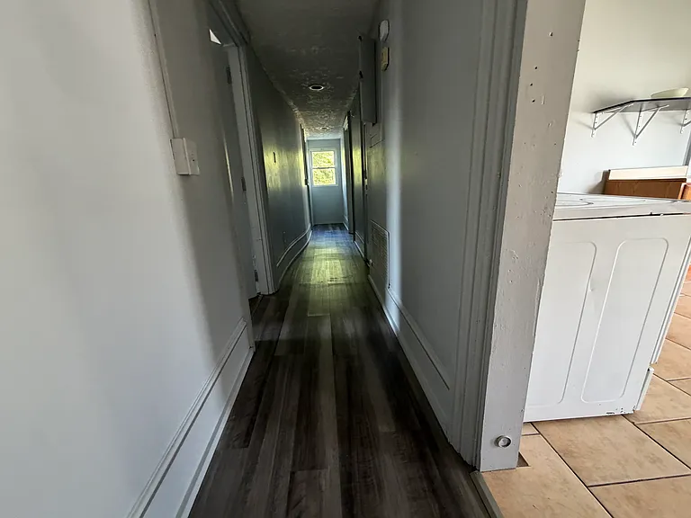 161 S 4th St #B — Photo 2