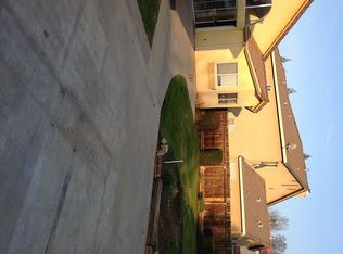 2059 E Omaha Ave, Fresno, CA