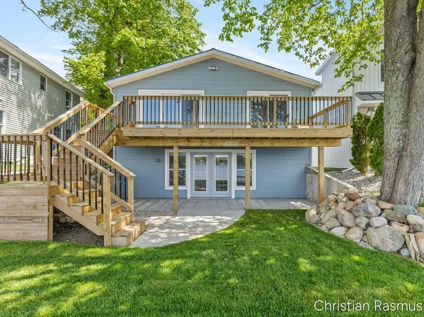 1025 Adams St, Stanton, MI 48888