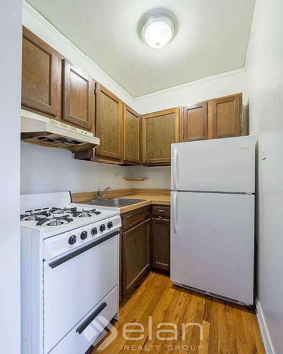 2nd image of 837 W Wolfram St APT 101