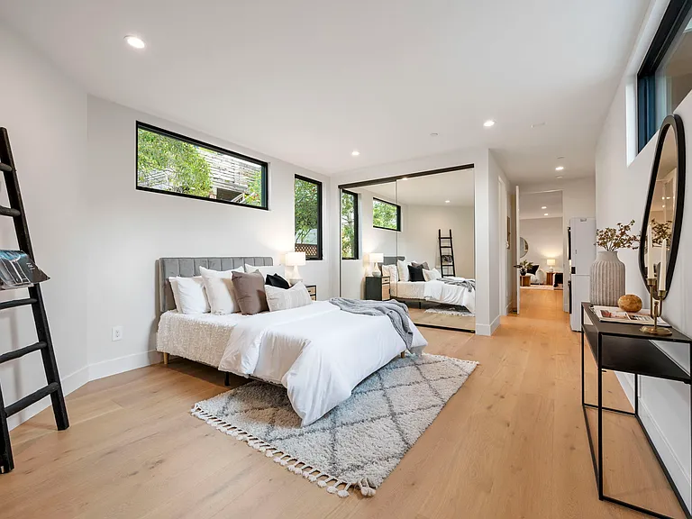 5883 Margarido Dr — Photo 36