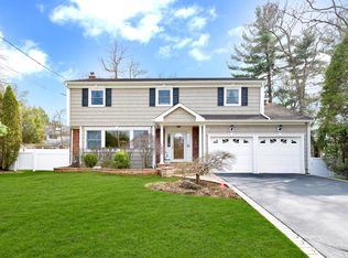 3 Hickman Ct, Syosset, NY 11791