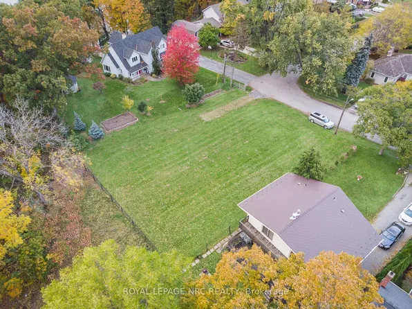 56 B Henley Dr, Saint Catharines, ON L2N 4A9