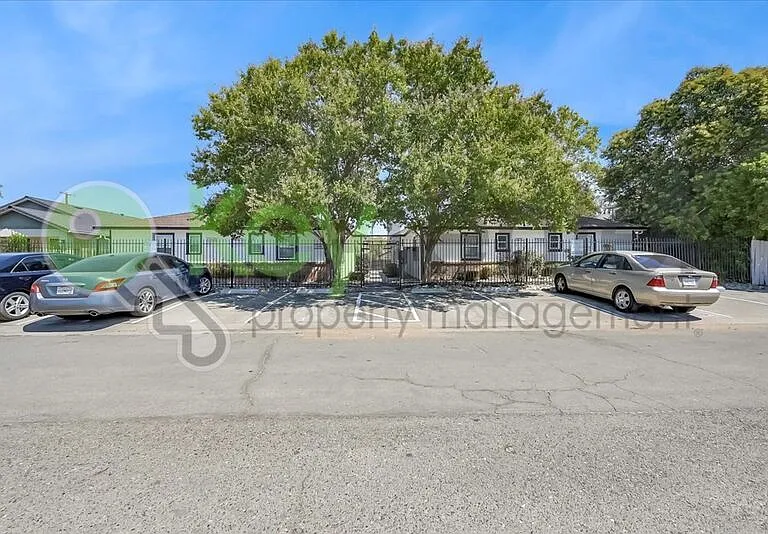 1071 Santiago Ave #6 — Photo 22