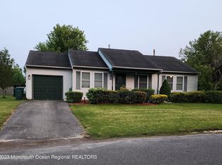 4 Lake Crystalbrook Dr, Little Egg Harbor, NJ