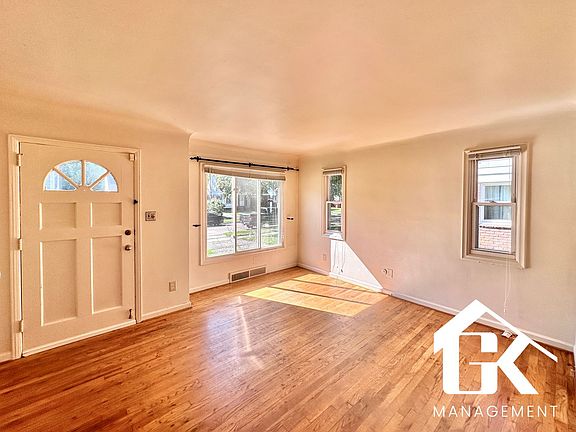 3rd image of 23120 Oneida St