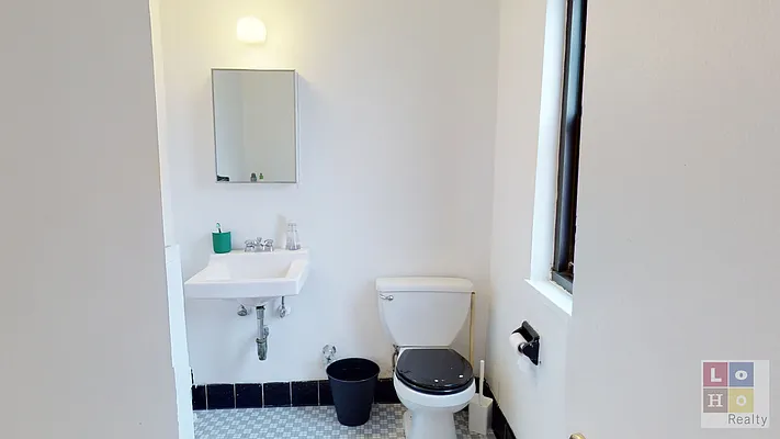 Rented by LoHo Realty | media 18