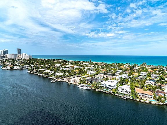 5th image of 20201 E Country Club Dr APT 2209