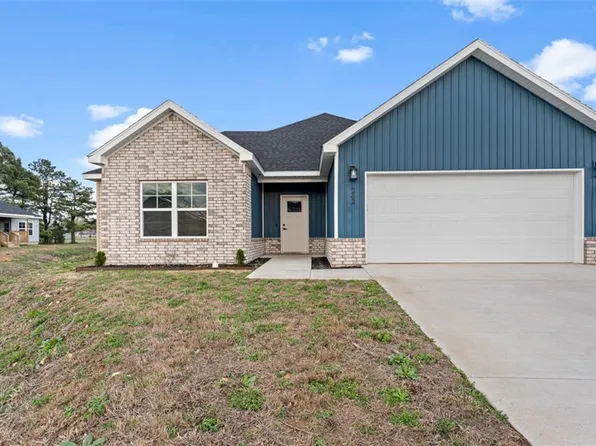 242 Miles Ave, Gentry, AR 72734