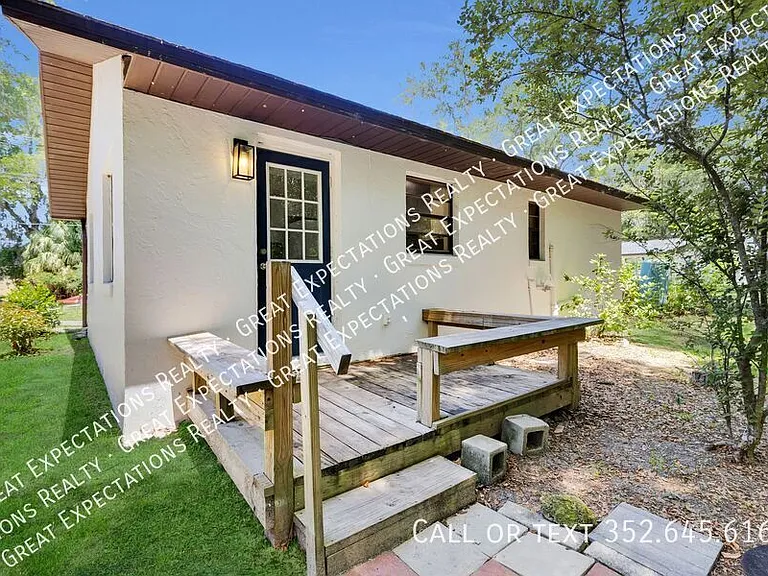 3381 NE 56th Ave — Photo 17
