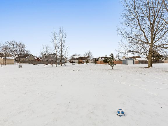 4th image of 913 Laurel Dr