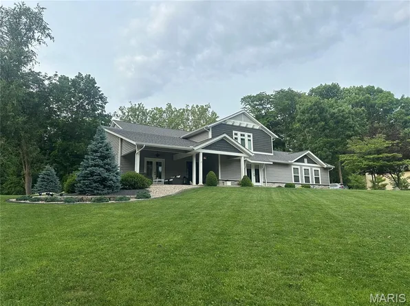 16 Ginger Creek Dr, Glen Carbon, IL 62034