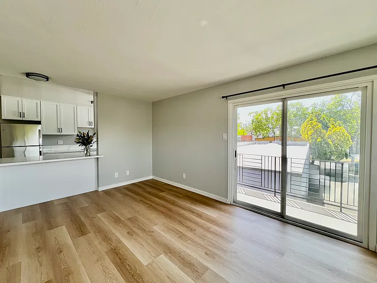 1118 Delaware St #F — Photo 6