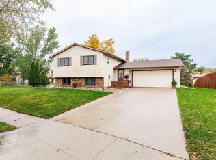 1725 Whitestone Cir S, Fargo, ND 58103