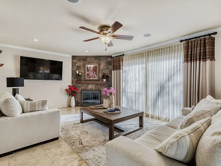 3151 Bel Air Dr — Photo 2