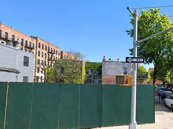 749 E 183rd Street, Bronx, NY 10458