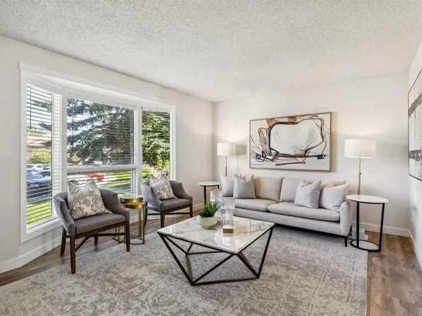 31 E Sunvale Ct SE, Calgary, AB T2X 2S7