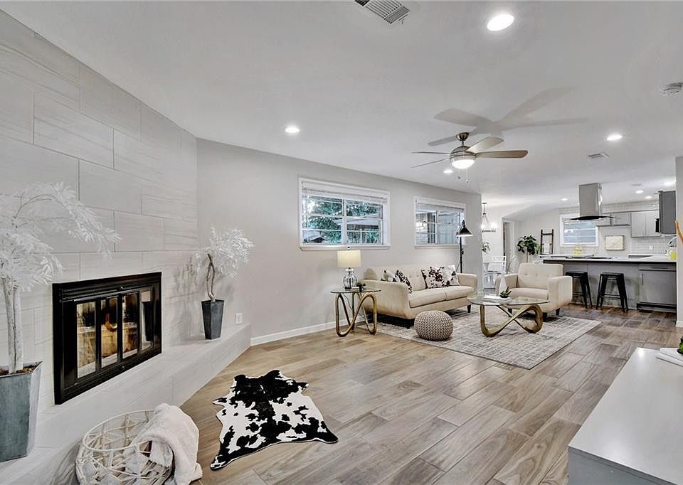 1st image of 809 Newport Ave