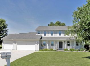 610 Green Ridge Cir, Watertown, WI 53094