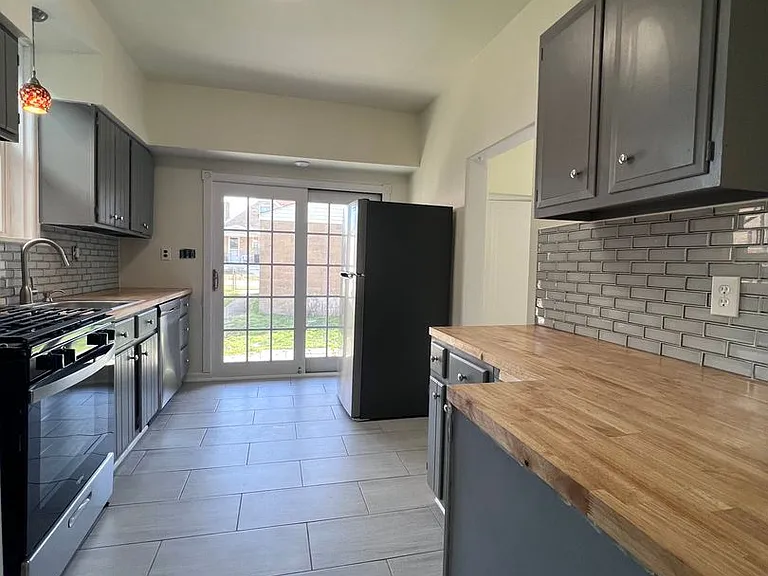 132 Amelia St — Photo 12