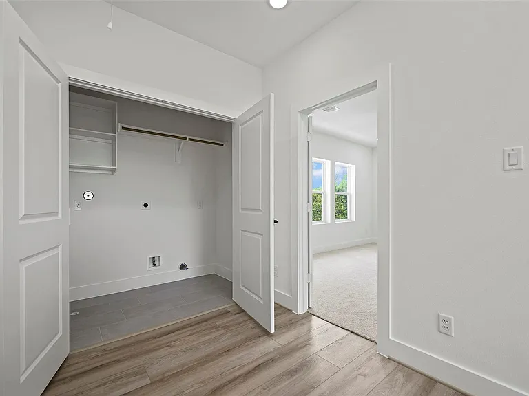 870 W Little York Rd #C — Photo 23