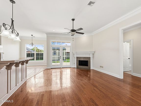 5th image of 103 Beaufort Cir