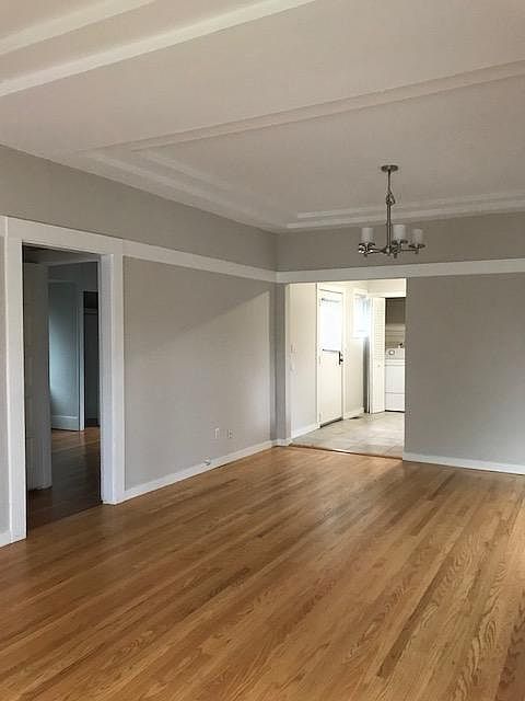 Spacious living room & dinning