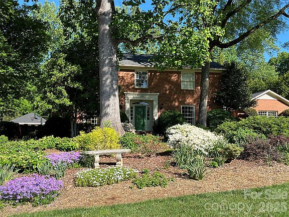 3rd image of 900 Greentree Dr