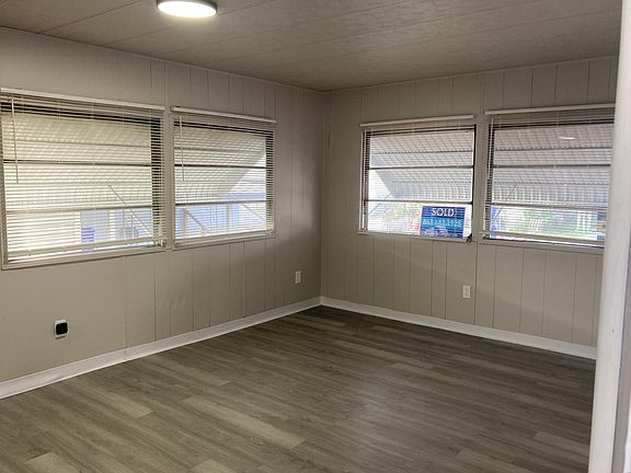5th image of 155 Sterling Dr E #155
