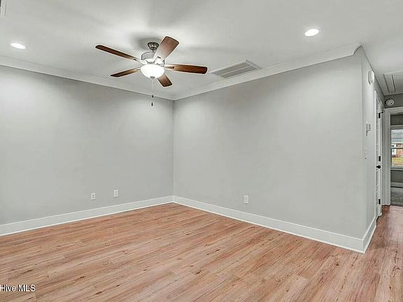 3rd image of 719 Wilma Street