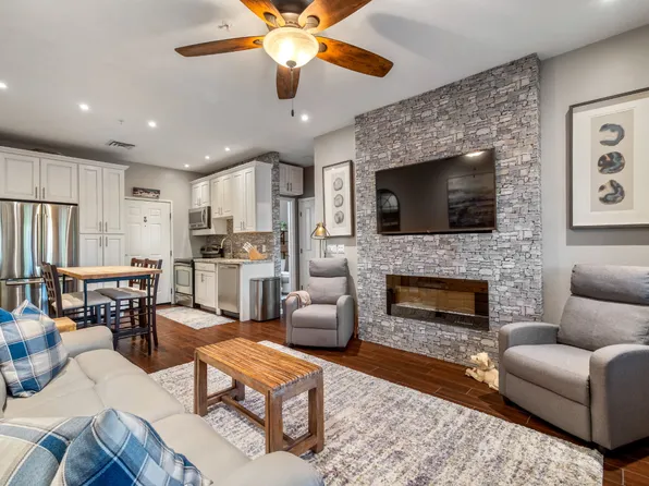 2421 Quarter Horse Trl, Overgaard, AZ 85933