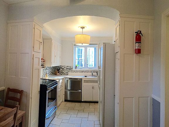 Eat In Kitchen 