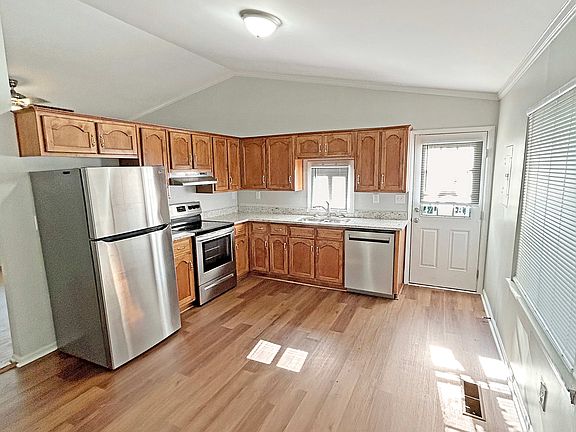 2nd image of 1925 2nd Ave