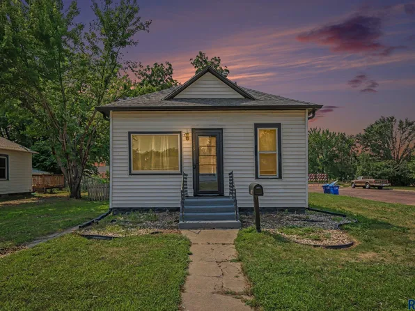 119 N Pleasant St, Canton, SD 57013